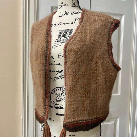 VINTAGE BOHO HIPP HANDMADE KNNITED CASHMERE BUTTONS LESS VEST - Picture 3 of 15
